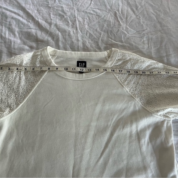 Gap Relaxed White Eyelet Crewneck Cotton Sweatshirt Womens Size Medium EUC - Picture 15 of 15